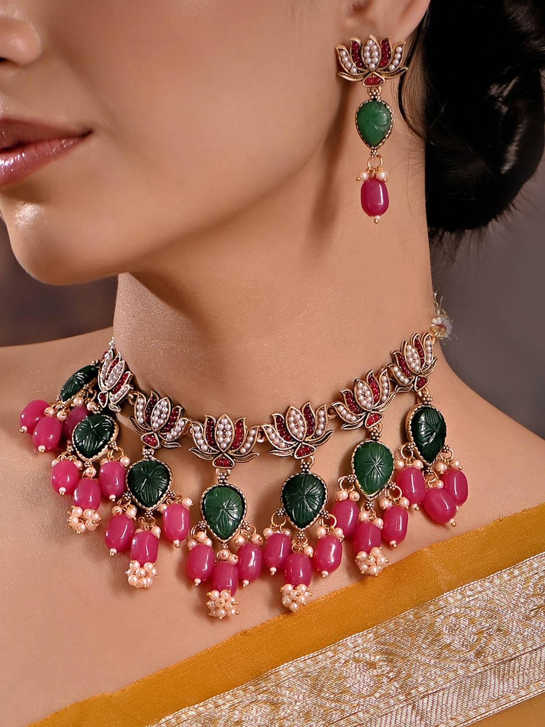 

Fida Gold-Plated Artificial Stones and Beads Studded & Beaded Jewellery Set