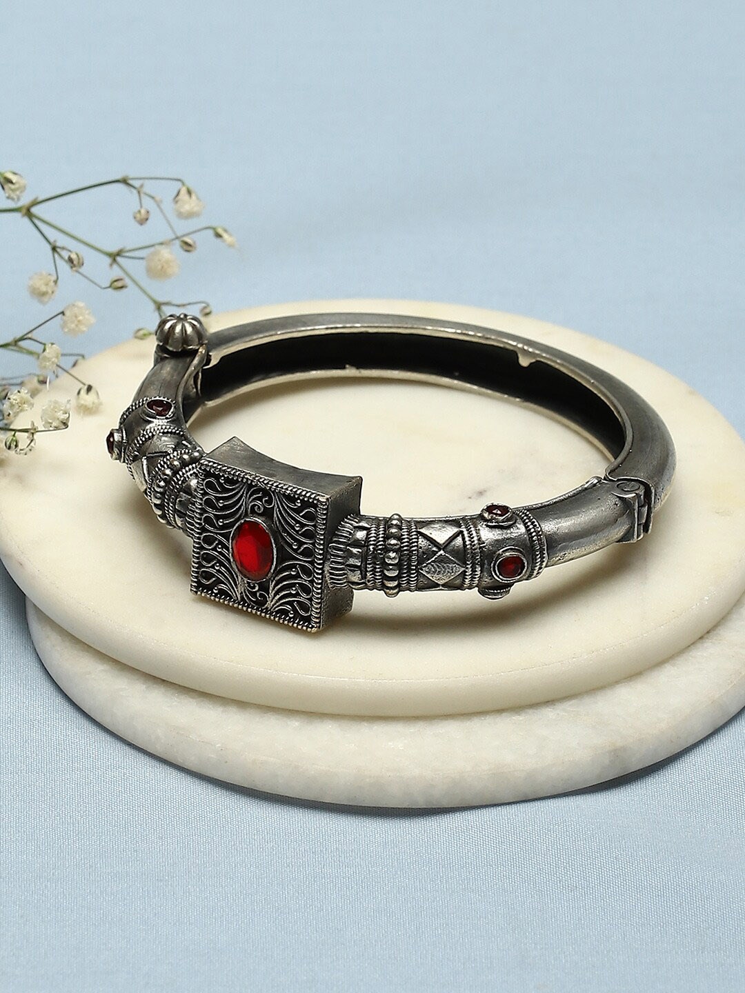 

Biba Silver-Plated Oxidised Stone-Studded Bangle