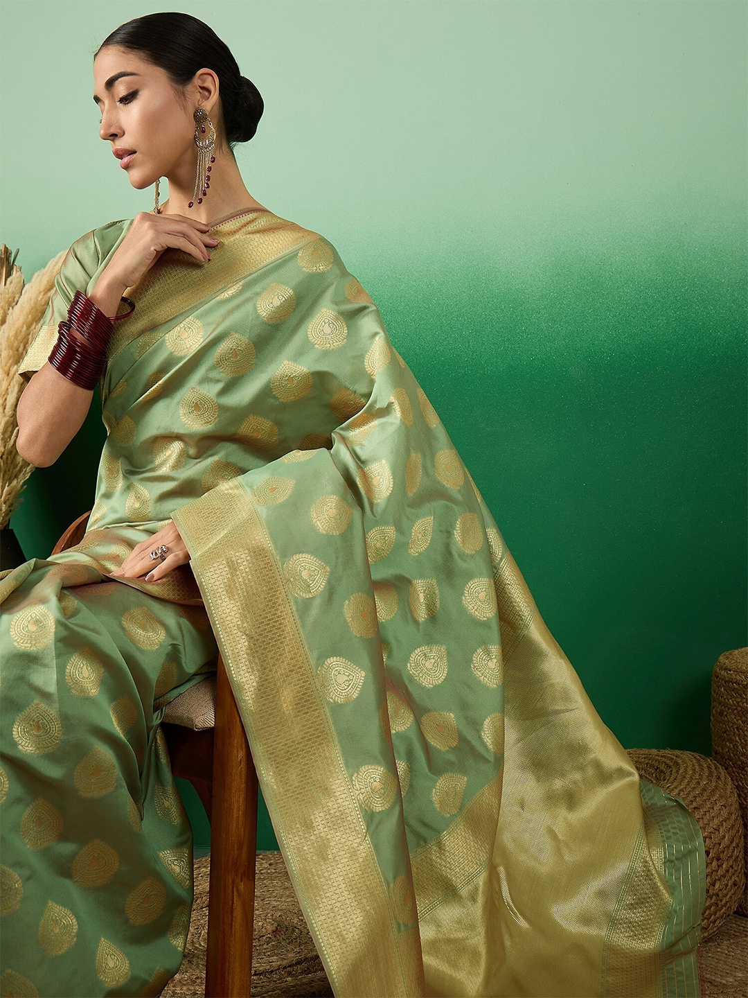 

Sangria Woven-Designed Banarasi Silk Blend Saree With Blouse Piece, Green