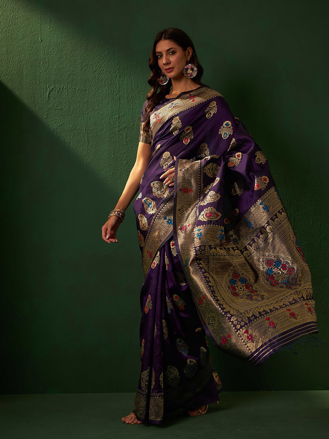 

Sangria Woven-Designed Saree With Blouse Piece, Purple