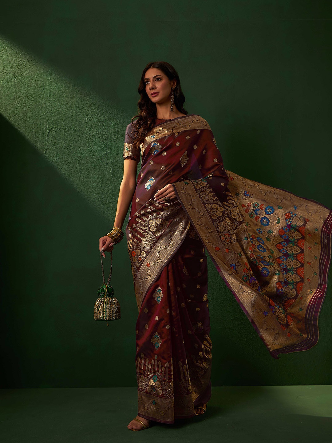 

Sangria Weaving Work Banarasi Silk Saree, Maroon