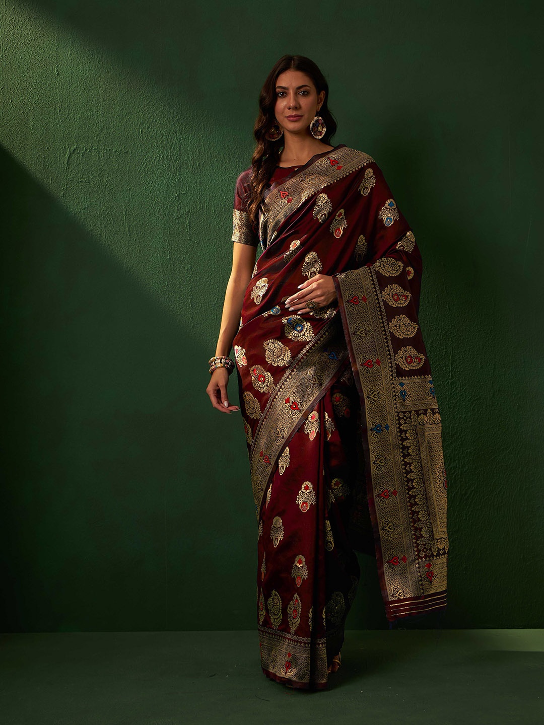 

Sangria Woven-Designed Saree With Blouse Piece, Maroon