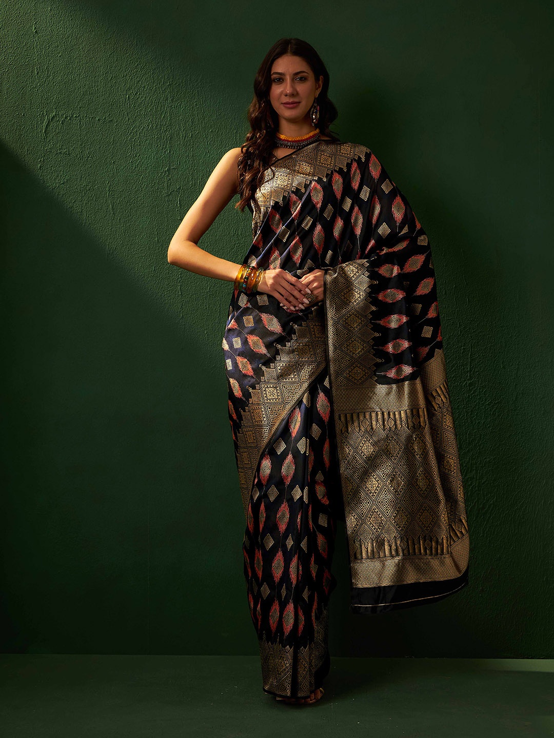 

Sangria Zari Woven Design Banarasi Saree, Black