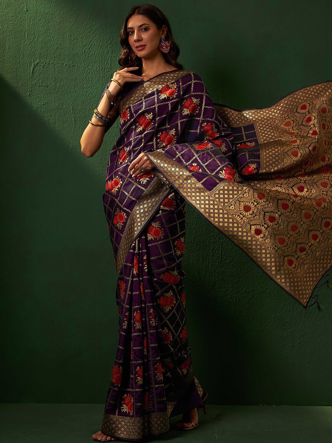 

Sangria Woven Design Banarasi Saree With Blouse, Purple