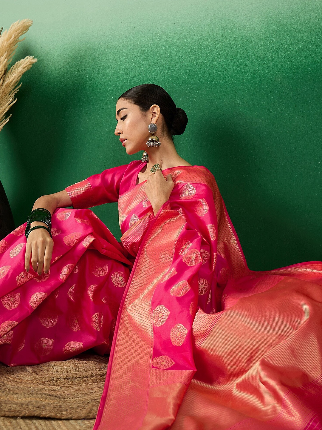 

Sangria Woven-Design Saree, Pink