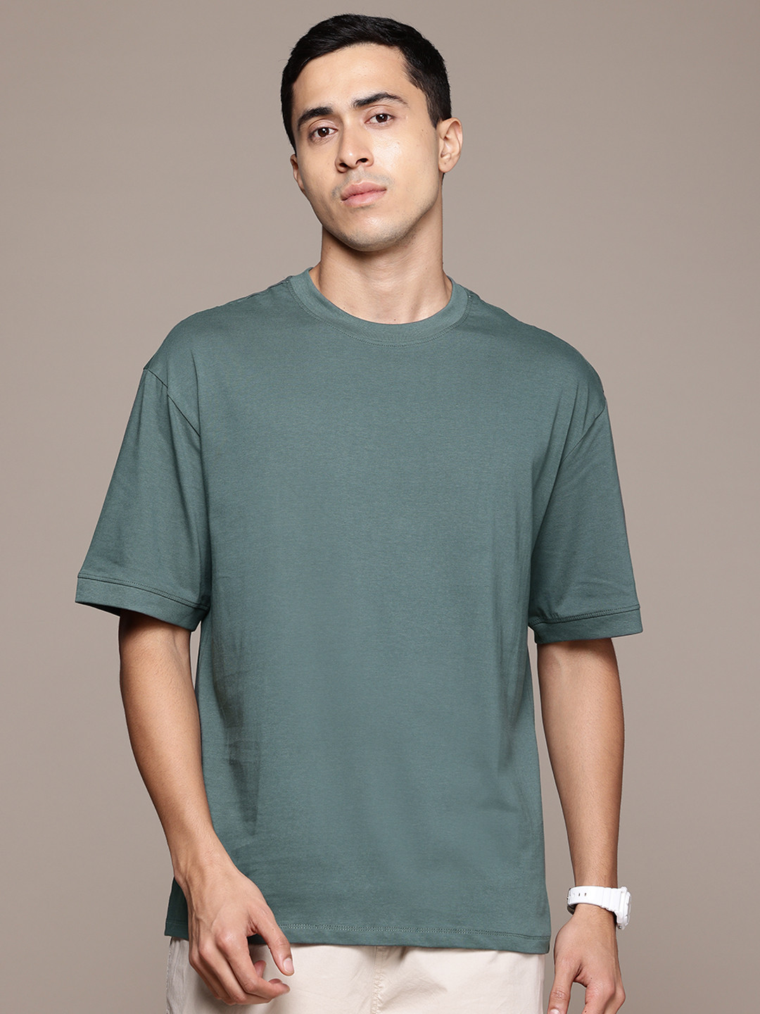 

The Roadster Lifestyle Co. Men Pure Cotton Relaxed Fit T-shirt, Grey