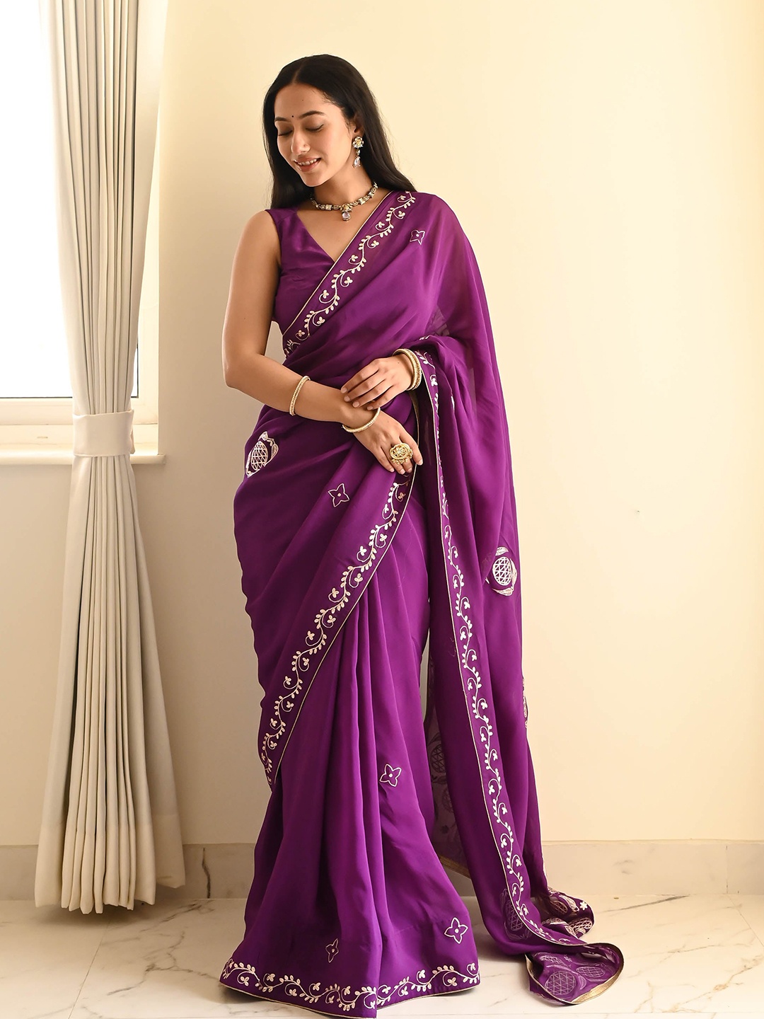 

Bunaai Ethnic Motifs Embroidered Organza Saree, Purple
