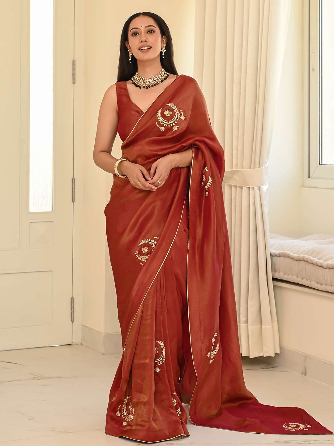 

Bunaai Embellished Sequinned Tissue Saree, Maroon