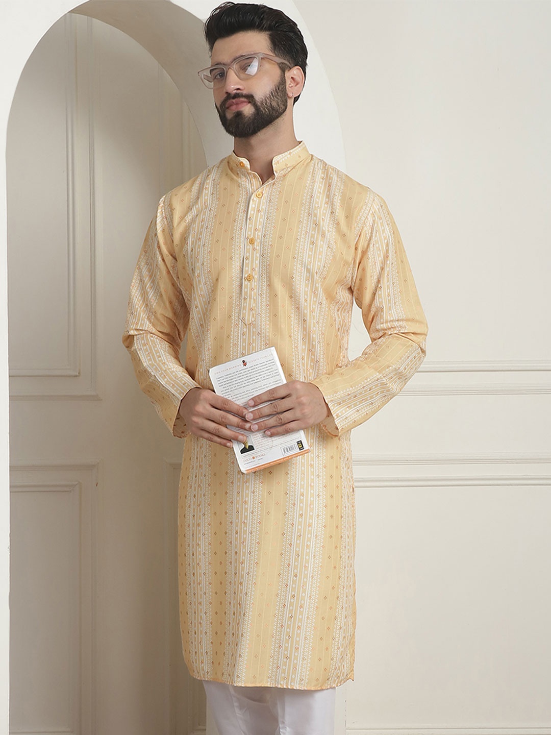 

SOJANYA Men Silk printed Ethnic Motifs Flared Sleeves Kurta, Mustard