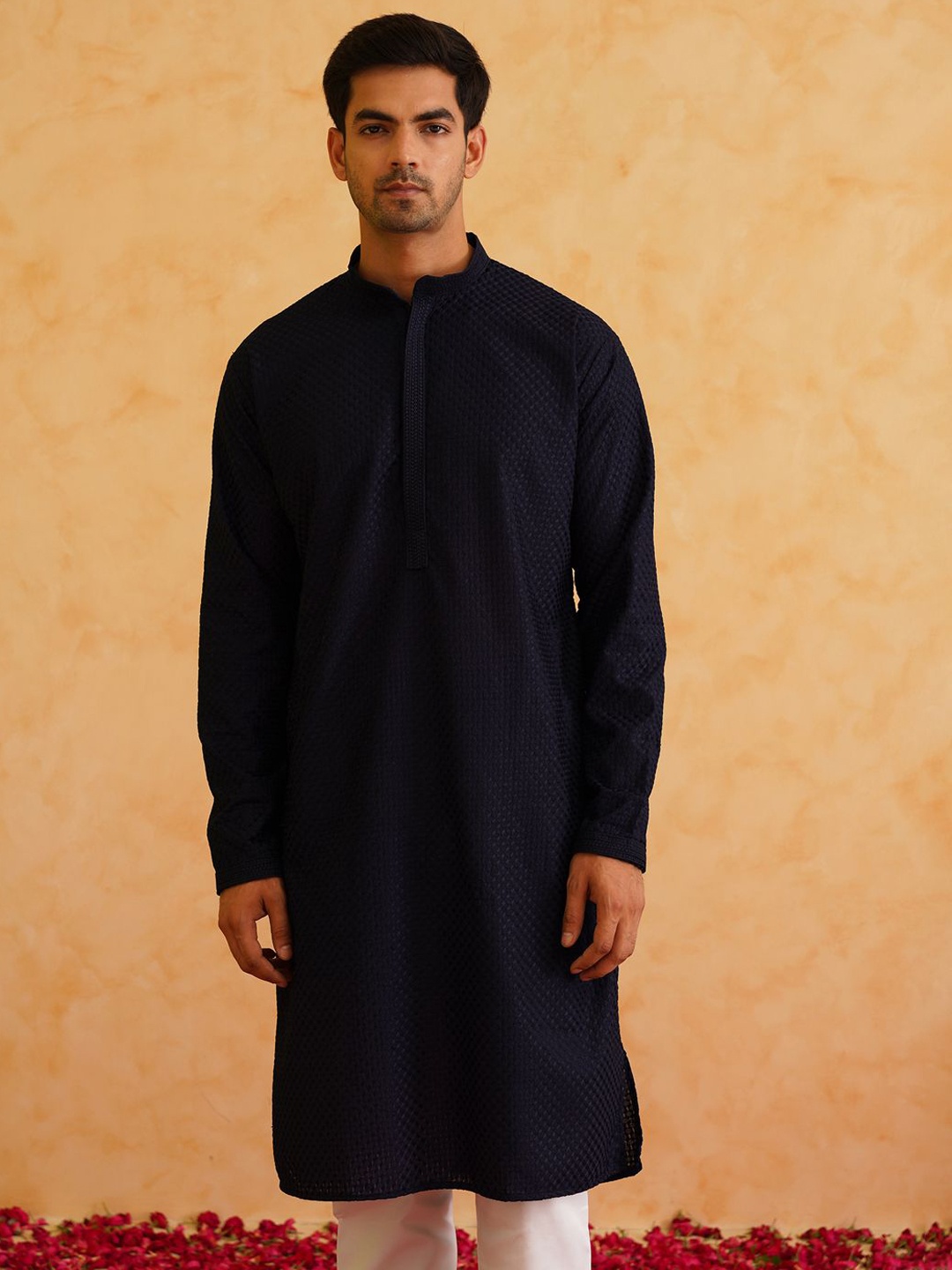

SOJANYA Geometric Embroidered Mandarin Collar Thread Work Straight Kurta, Navy blue