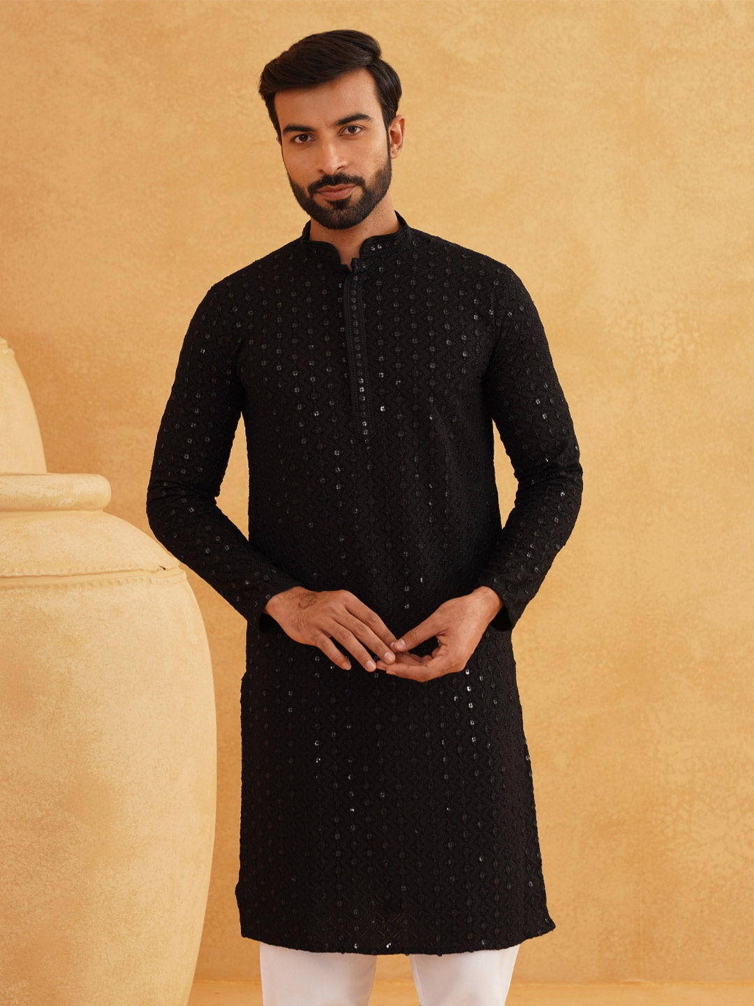 

SOJANYA Men Mandarin Collar Thread Work Straight Kurta, Black