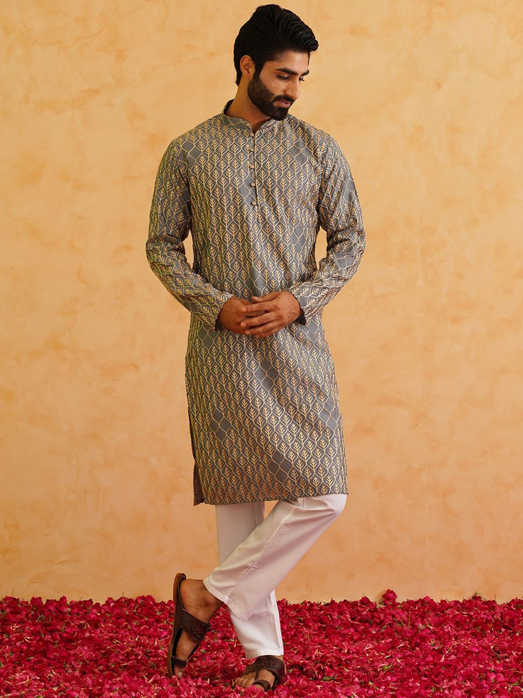 

SOJANYA Floral Embroidered Sequinned Mandarin Collar Straight Cotton Kurta, Grey