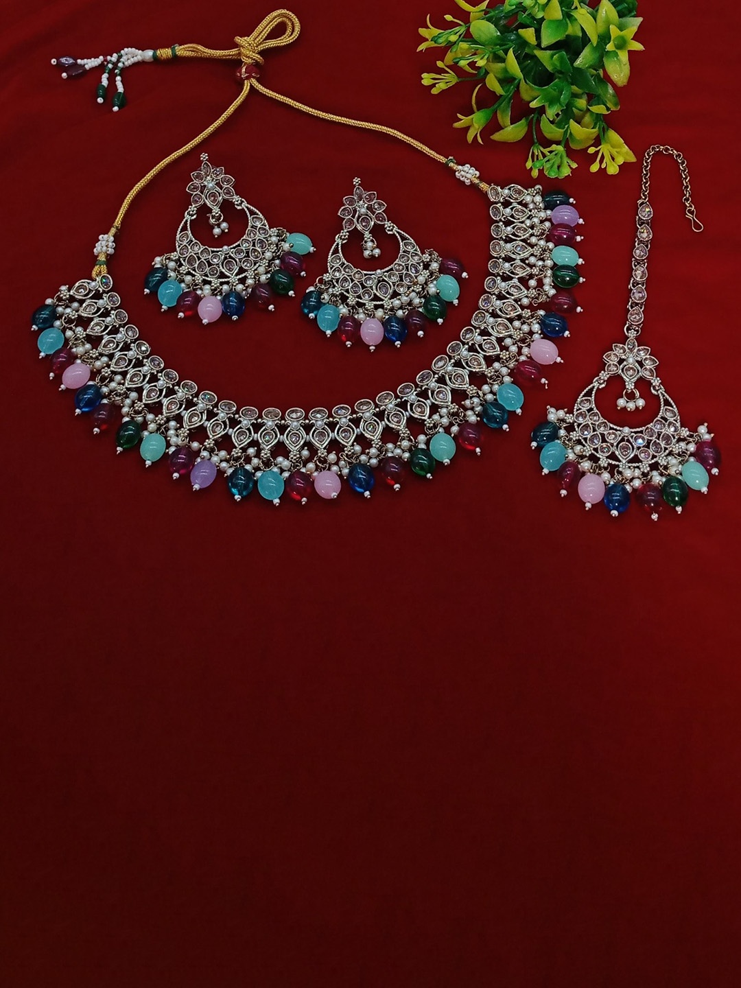 

AASHISH IMITATION Gold-Plated Kundan-Studded & Beaded Jewellery Set