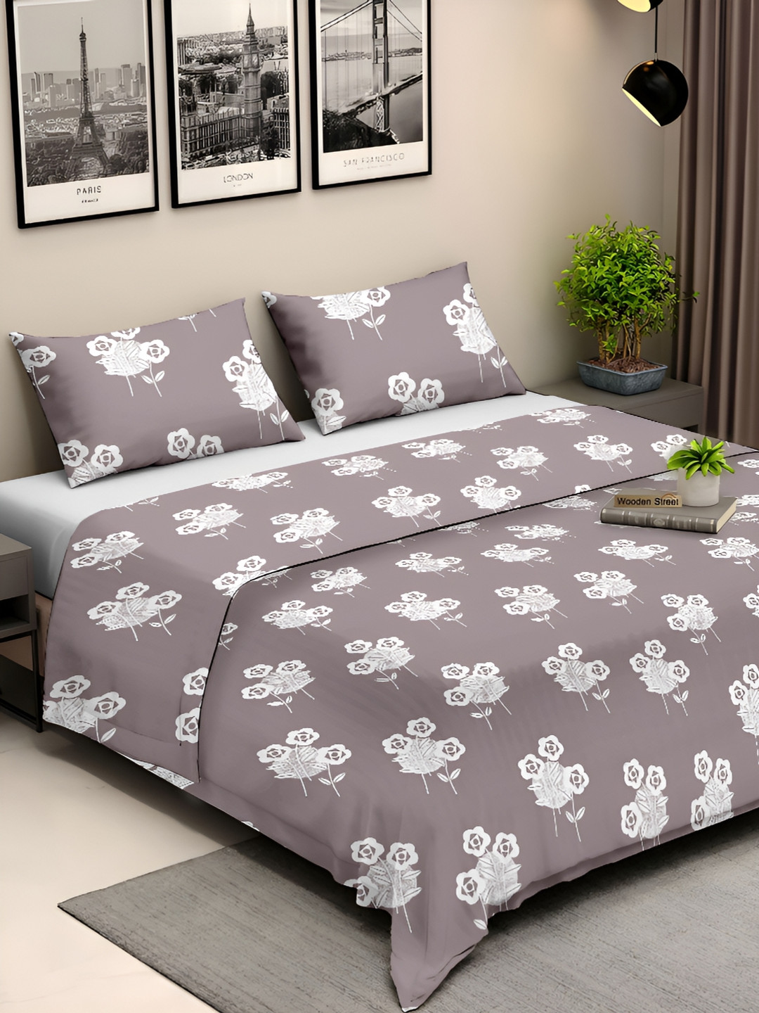 

Ariana Lavender & White Floral Cotton 210 TC King Bedsheet with 2 Pillow Covers