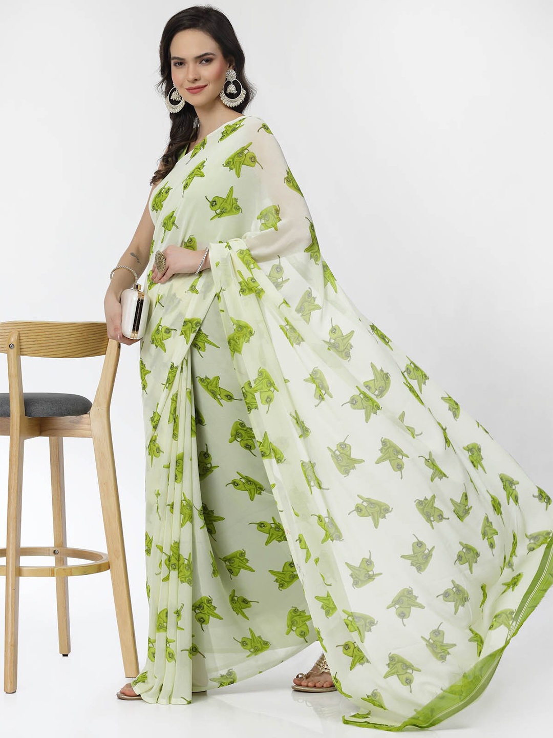 

ISHQY Floral Pure Georgette Saree, Green