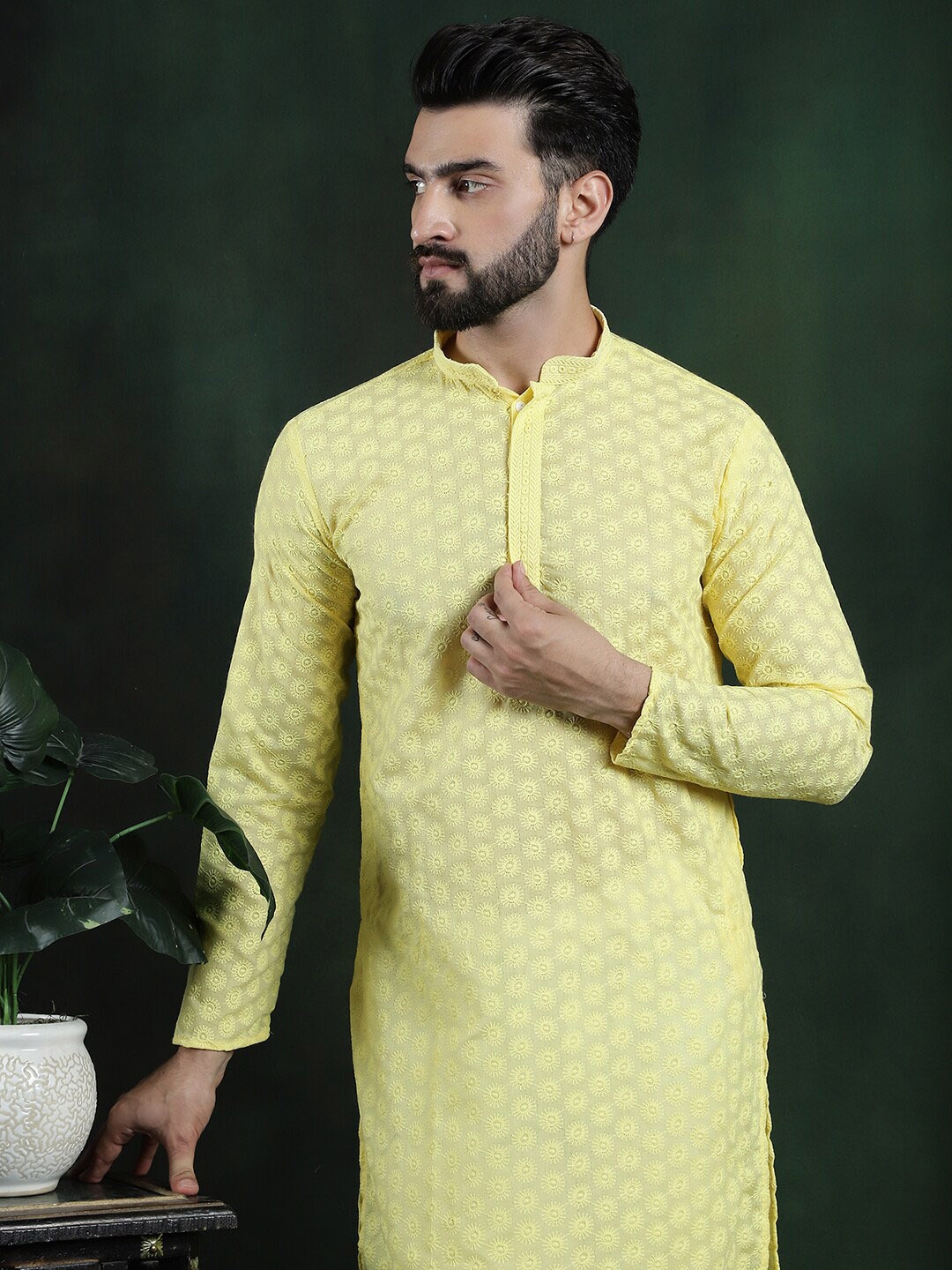 

Anouk Floral Embroidered Mandarian Collar Regular Straight Kurta, Yellow