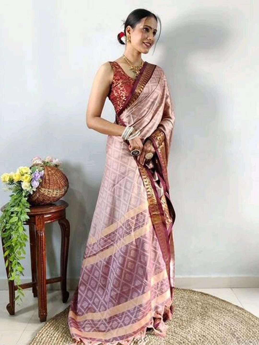 

Lyunica Woven Design Zari Silk Cotton Narayan Peth Saree, Maroon