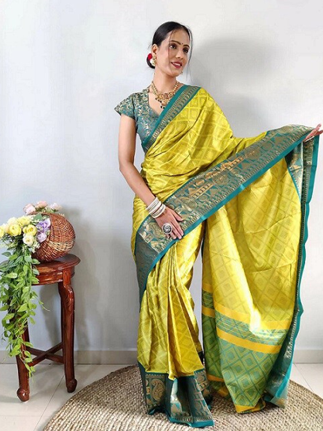 

Lyunica Woven Design Zari Silk Cotton Narayan Peth Saree, Lime green