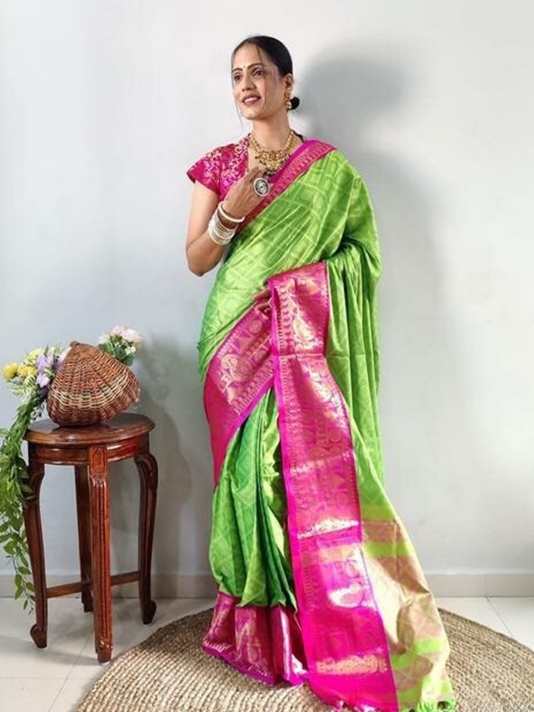

Lyunica Woven Design Zari Silk Cotton Narayan Peth Saree, Green