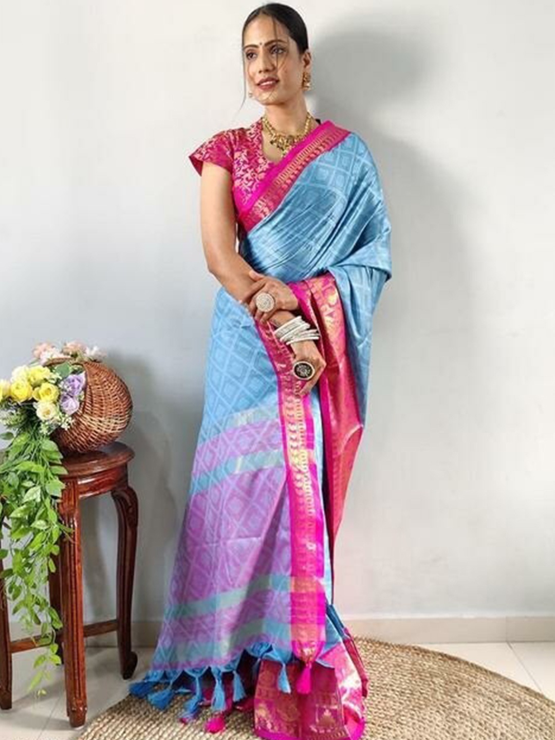 

Lyunica Woven Design Zari Silk Cotton Narayan Peth Saree, Blue