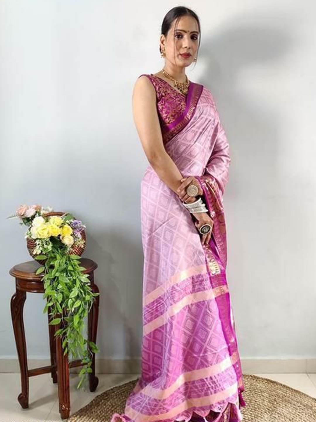 

Lyunica Woven Design Zari Silk Cotton Narayan Peth Saree, Pink