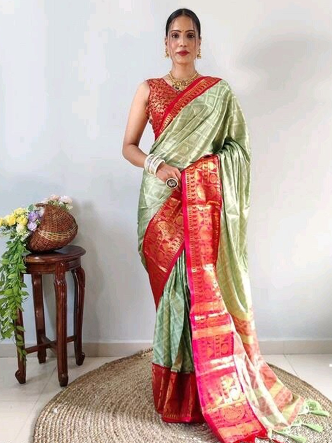 

Lyunica Woven Design Zari Silk Cotton Narayan Peth Saree, Green