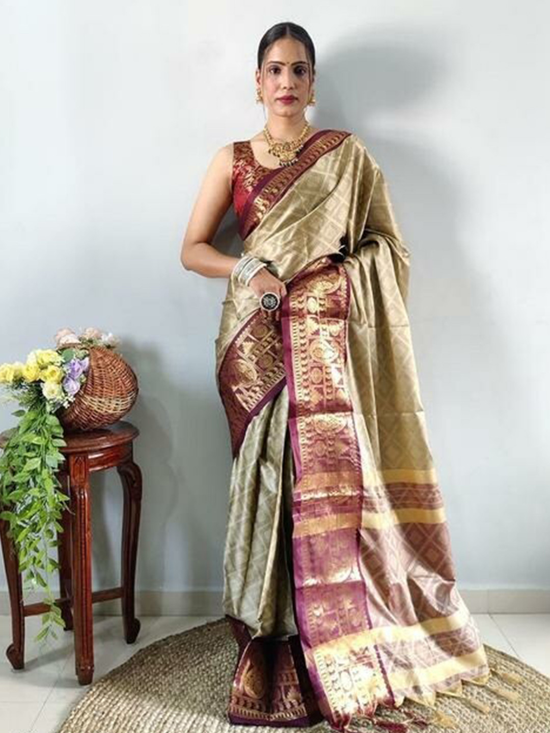 

Lyunica Woven Design Zari Silk Cotton Narayan Peth Saree, Cream