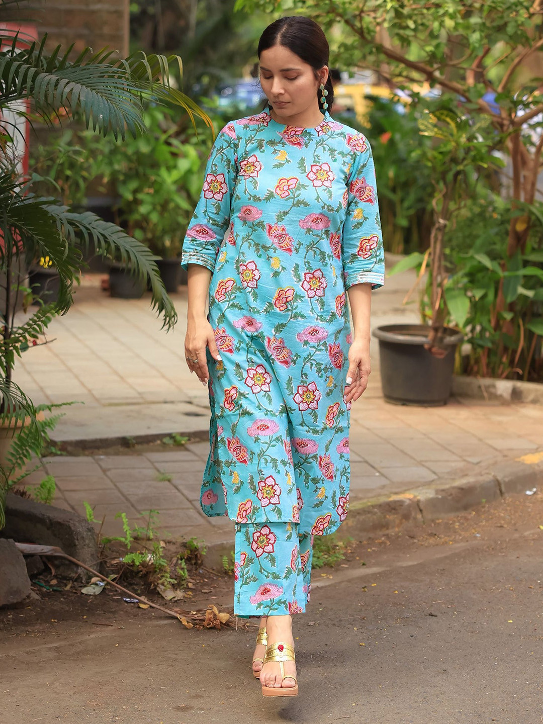 

KALINI Women Floral Printed Regular Kurta with Trousers, Blue
