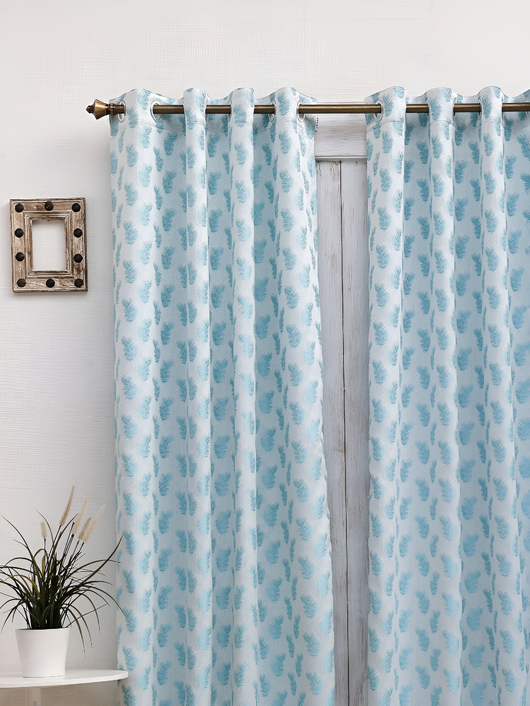 

Ariana Blue & White Floral Room Darkening Window Curtain