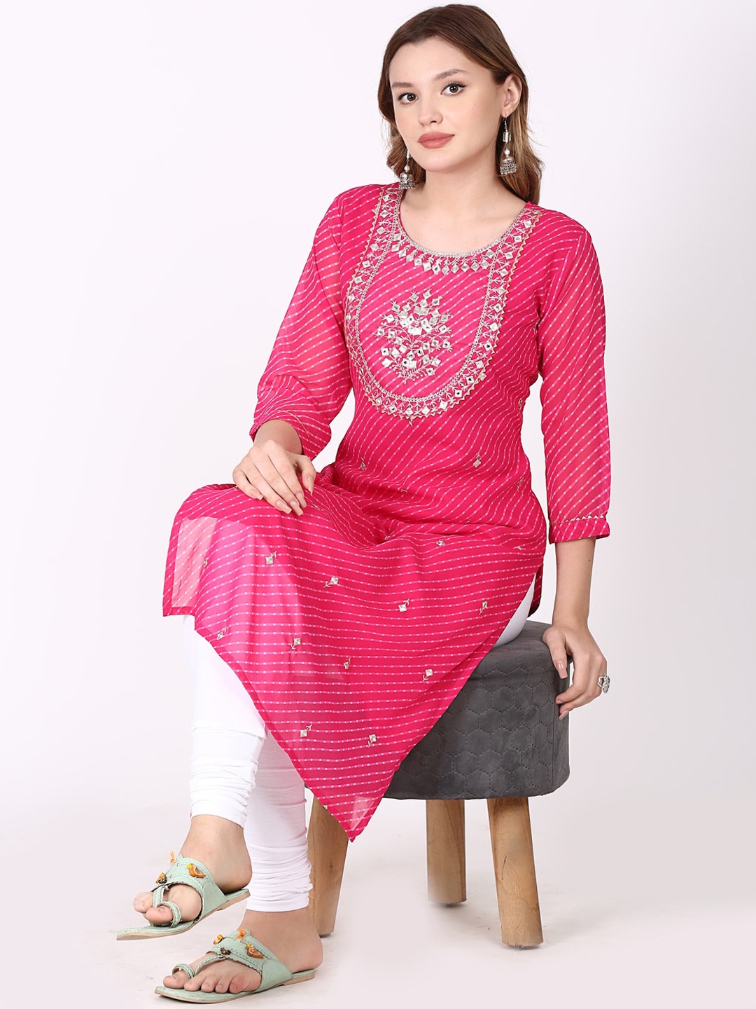 

Tulip Eden Geometric Embroidered Round Neck Thread Work Georgette Straight Kurta, Pink