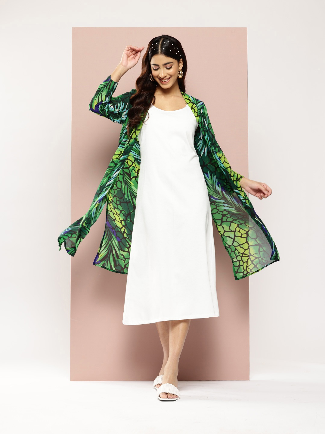 

Qurvii Printed Longline Tropical Shrug, Green