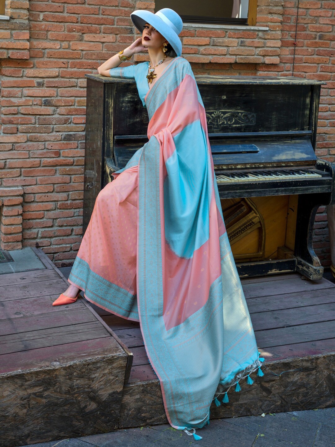 

Mitera Woven Design Zari Silk Banarasi Saree, Peach