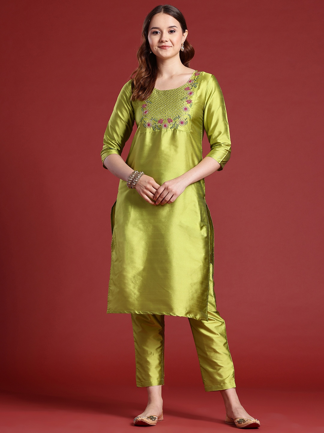 

Anouk Women Floral Sequinned Embroidered Kurta with Trousers, Green