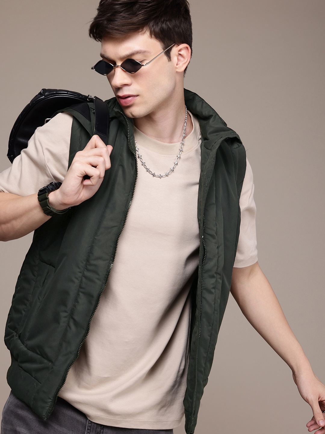 

WROGN Sleeveless Hooded Bomber Jacket, Green