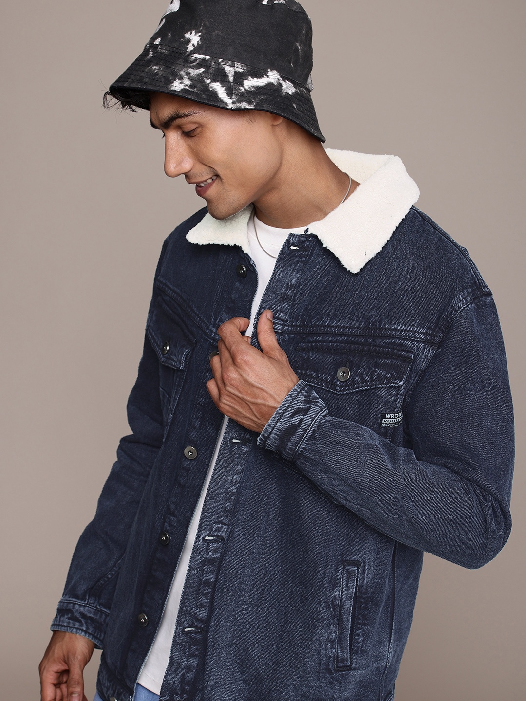 

WROGN Pure Cotton Comfort Fit Fuzzy Spread Collar Denim Jacket, Blue