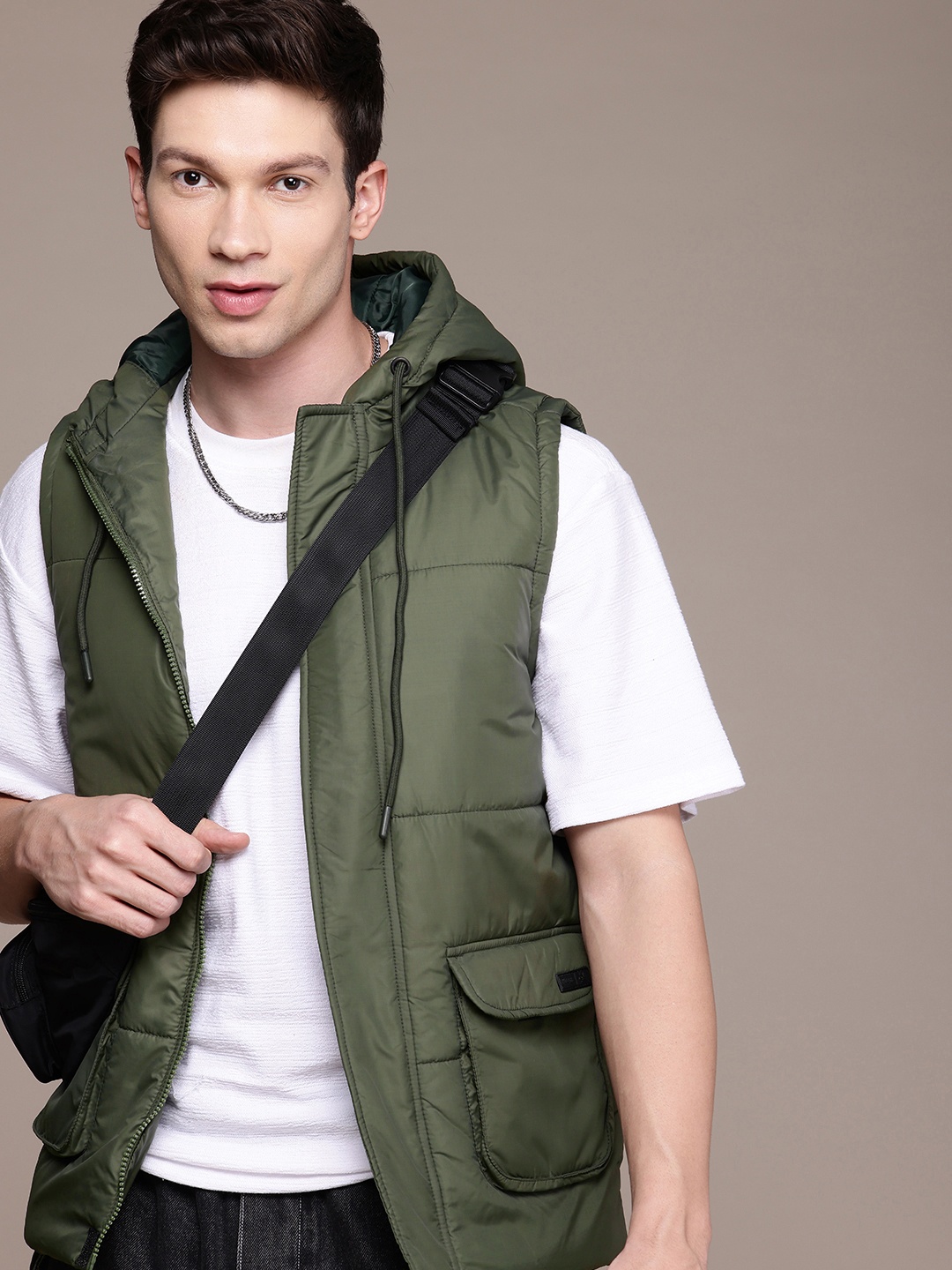 

WROGN Hooded Sleeveless Padded Jacket, Olive