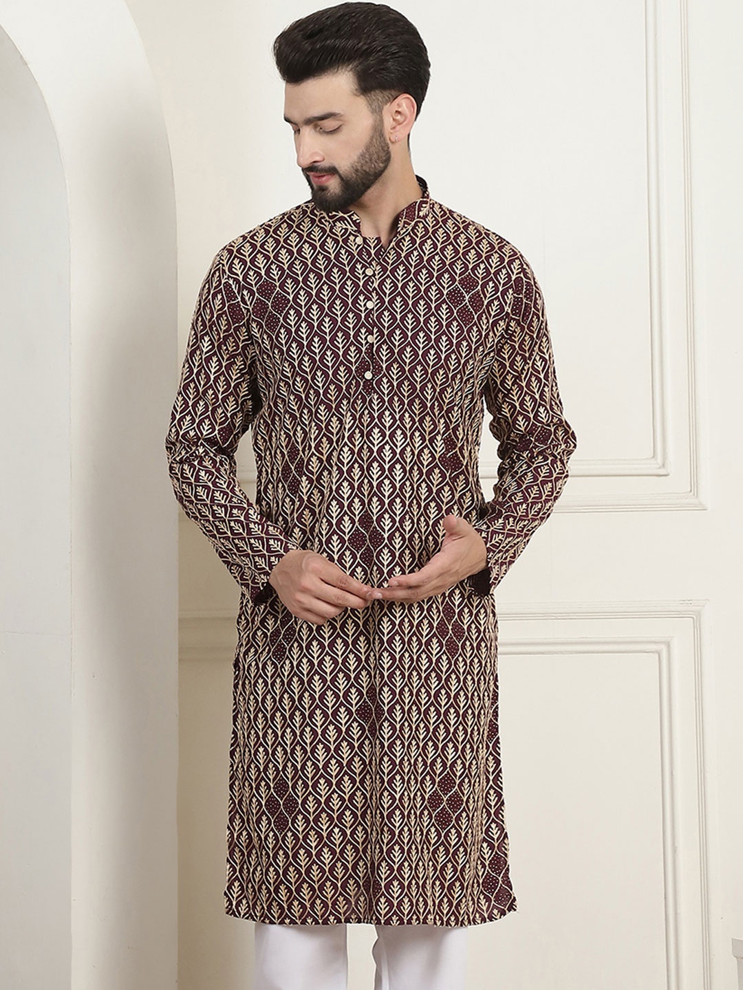 

SOJANYA Men Ethnic Motifs Flared Sleeves Thread Work Kurta, Maroon