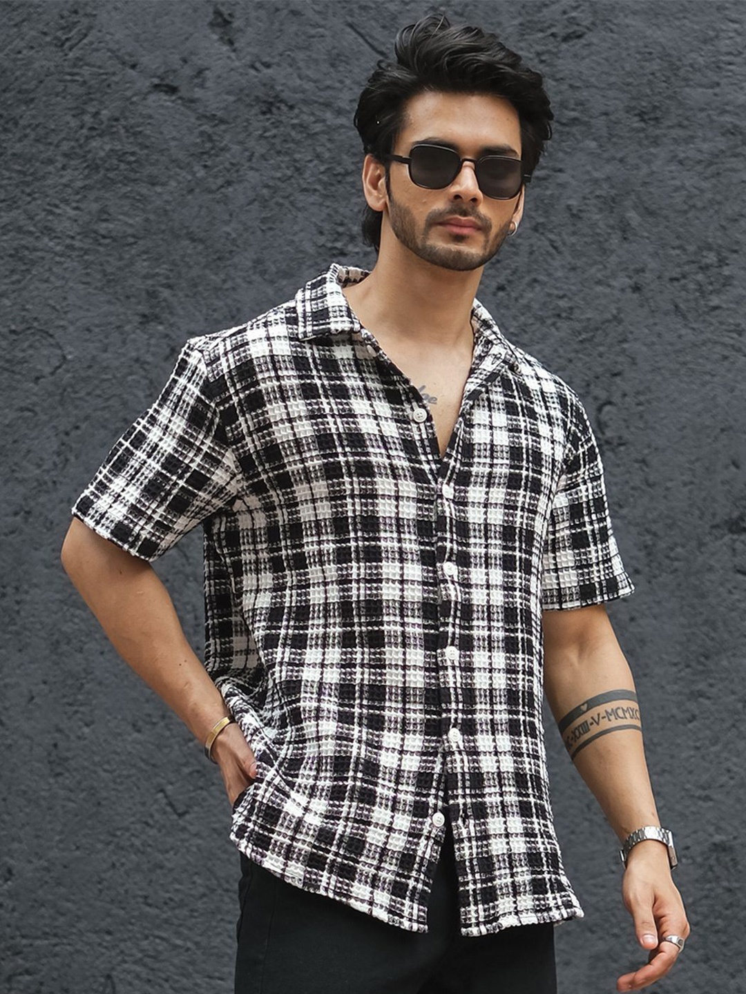 

Powerlook White and Black Tartan Checks Checked Casual Shirt