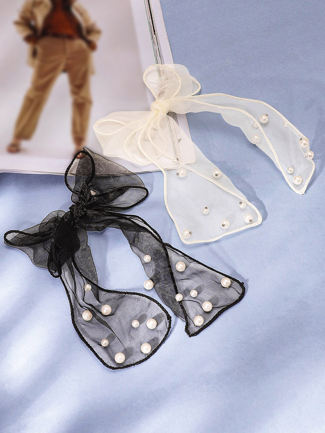 

Rubans Set of 2 pearl studded White& Black Alligator Bow Hair clips