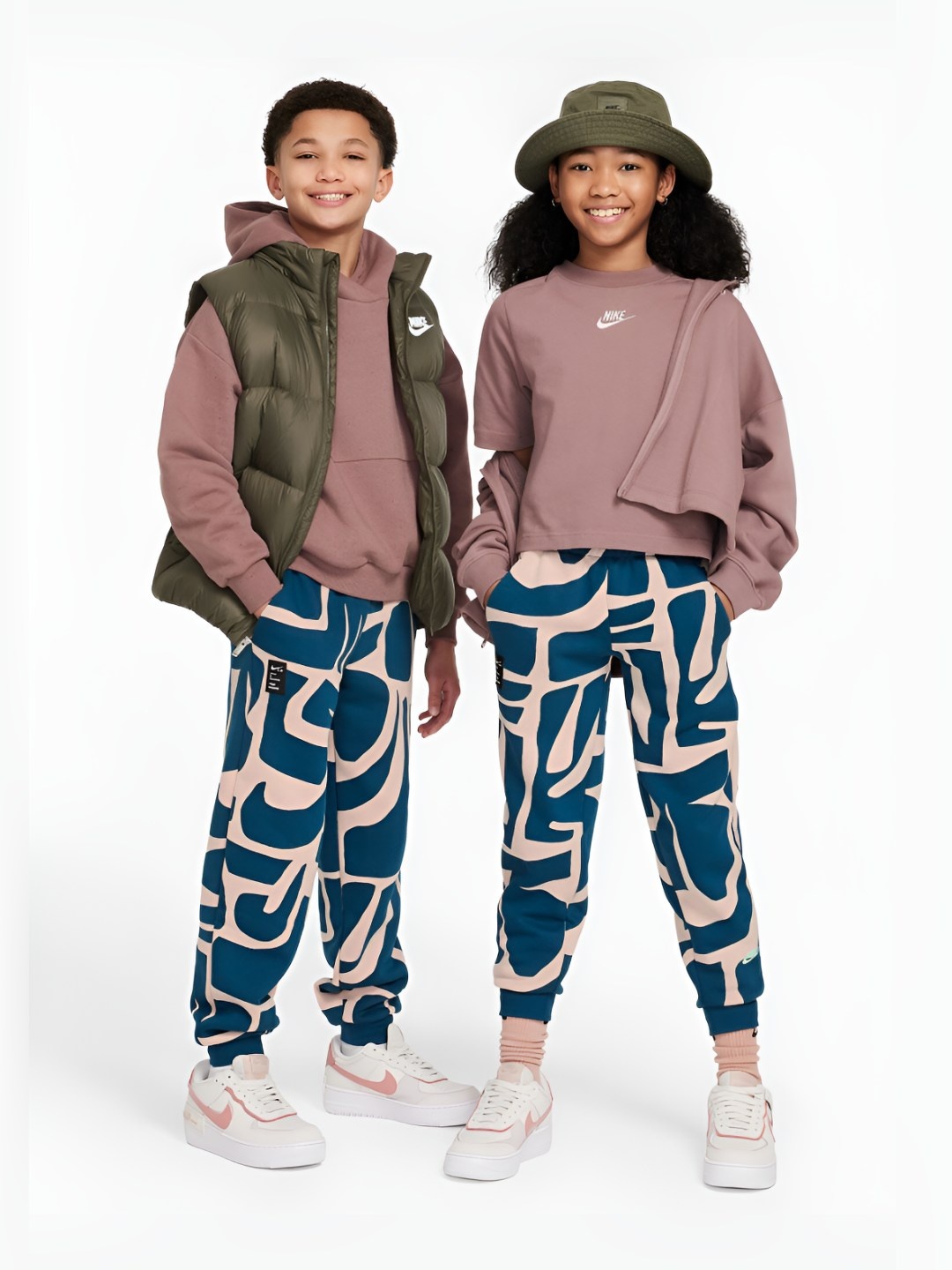

Nike Sportswear A.I.R. Icon Fleece Older Kids' Loose Joggers, Green