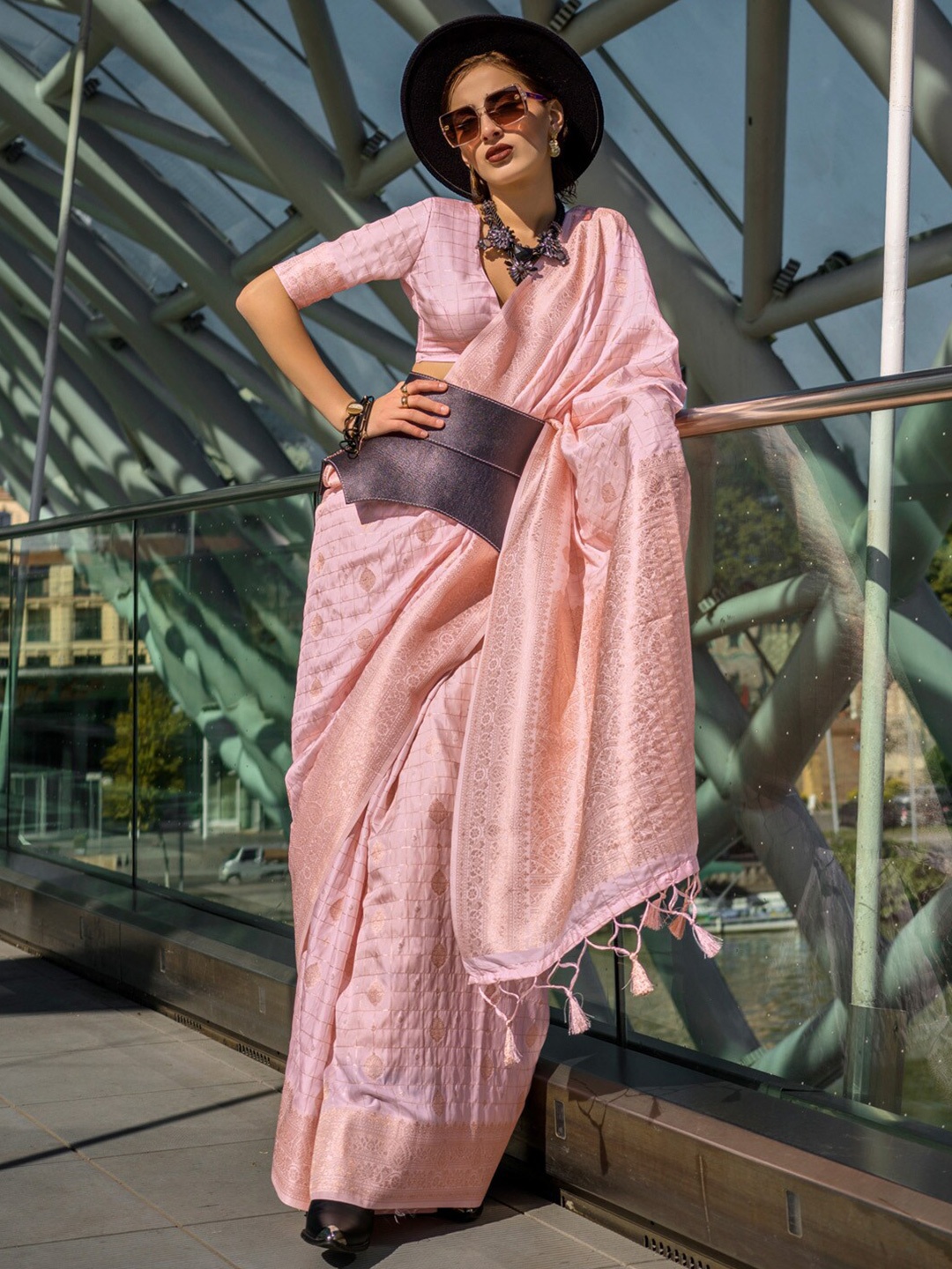 

Mitera Ethnic Motifs Zari Banarasi Saree, Pink