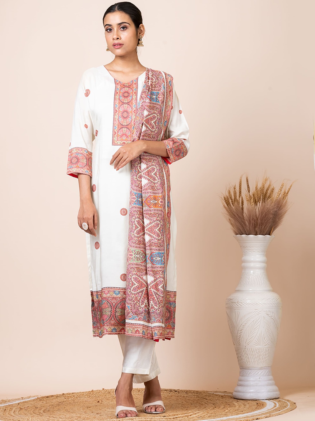 

SARSO Ethnic Motifs Printed Straight Kurta With Trousers & Dupatta, White