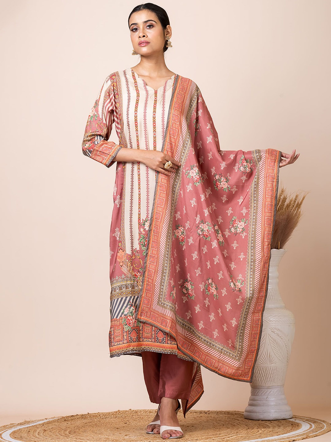 

SARSO Ethnic Motifs Printed Straight Kurta With Trousers & Dupatta, Pink