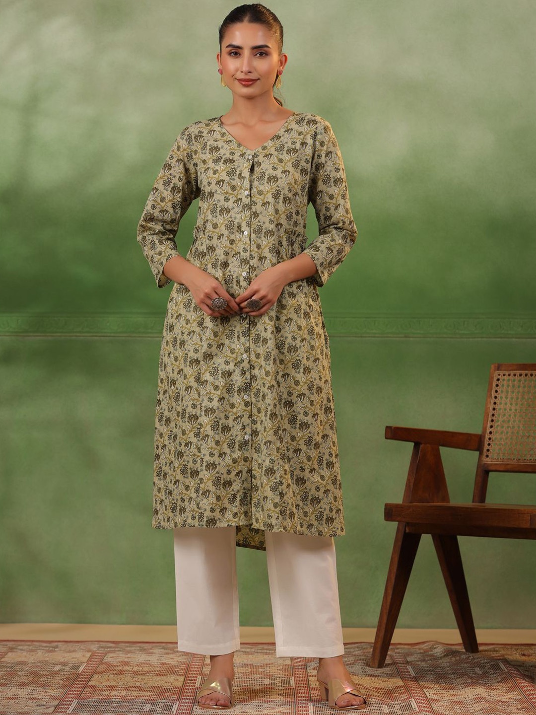 

RangDeep Floral Printed V-Neck Regular Pure Cotton A-Line Kurta With Trousers, Green