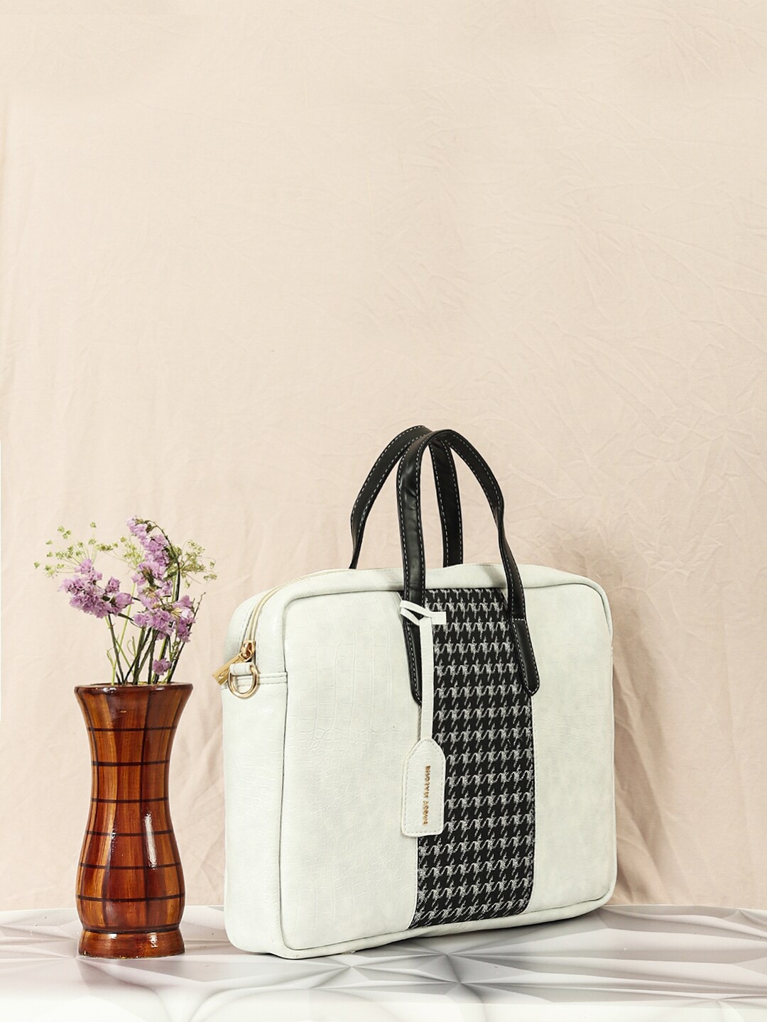 

Bagsy Malone Unisex Printed Laptop Bag, White