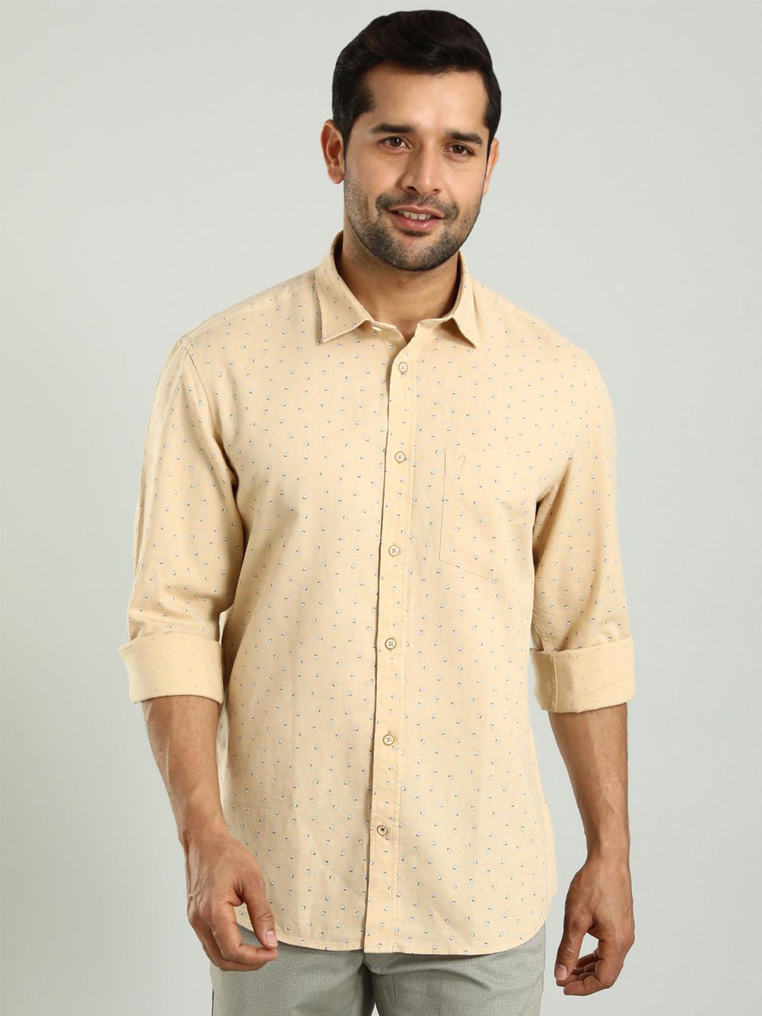 

Indian Terrain Classic Geometric Printed Cutaway Collar Slim Fit Cotton Casual Shirt, Brown