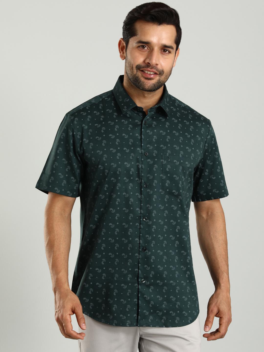 

Indian Terrain Men Classic Slim Fit Opaque Printed Casual Shirt, Green