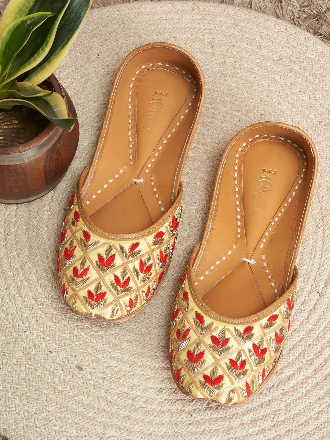 

UMNOVE Women Embroidered Ethnic Mojaris, Yellow