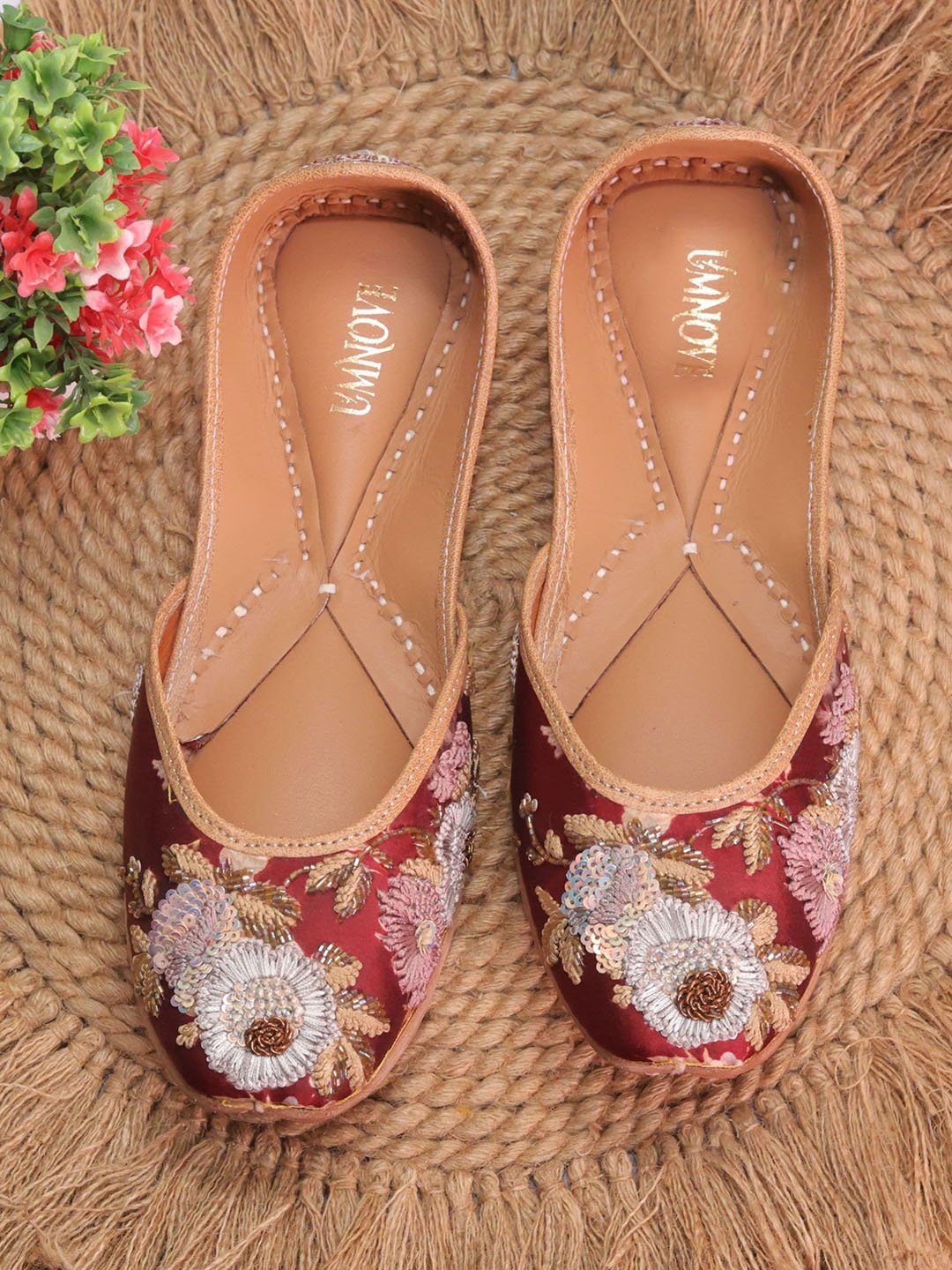 

UMNOVE Women Ethnic - Embellished Round Toe Mojaris, Maroon