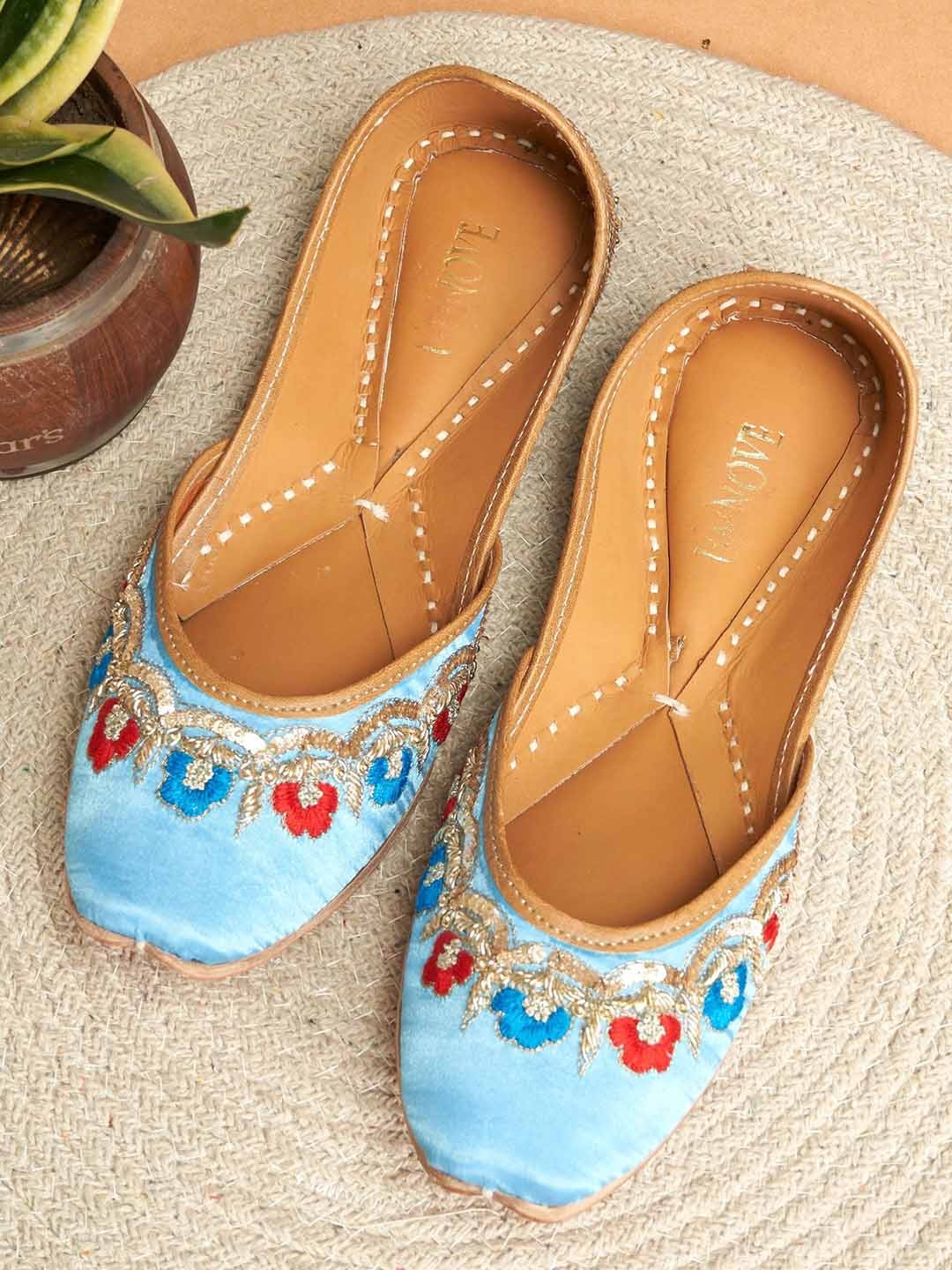 

UMNOVE Women Embroidered Ethnic Mojaris, Blue